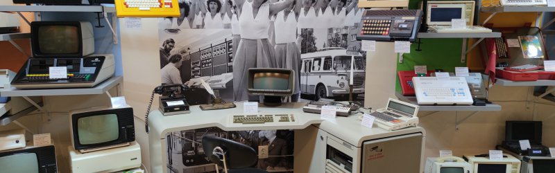 Retro Computer a  Jedov&aacute; ch&yacute;&scaron;e